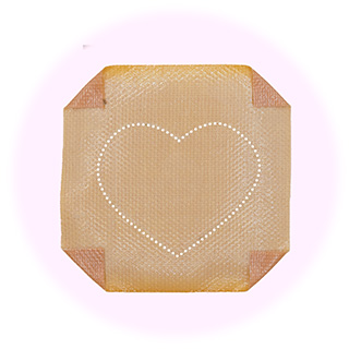 ガムテープにハートの大きさを描く