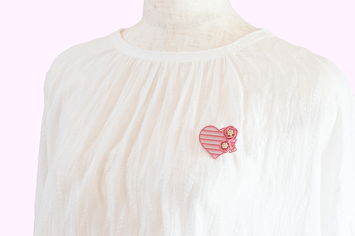 ブローチの着画画像